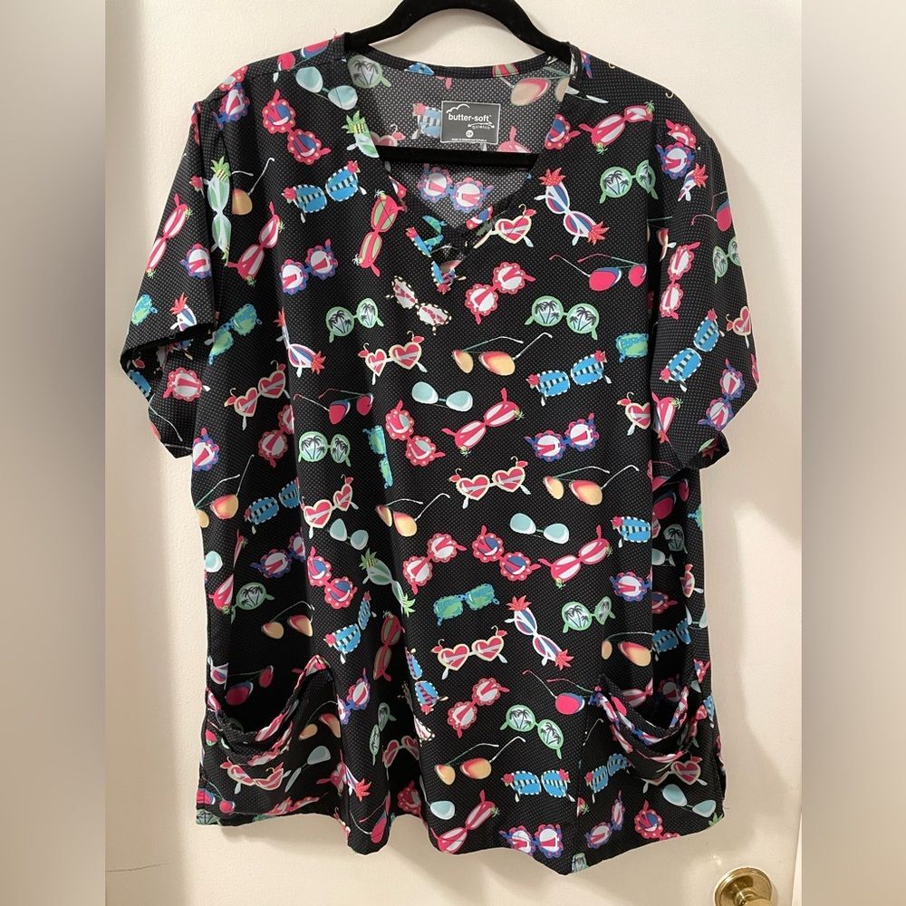 Like New Colorful Sunglasses & Polka Dot Printed Butter Soft UA Scrub Top s-2X
